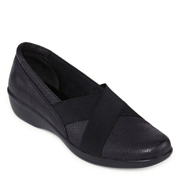Yuu Darling Slip-On Shoe Round Toe, Size 10 Medium, Women's Color Black - Picture 1 of 5